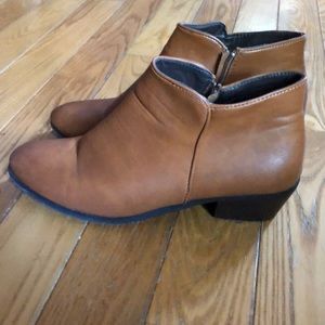 Cute fall brown booties!